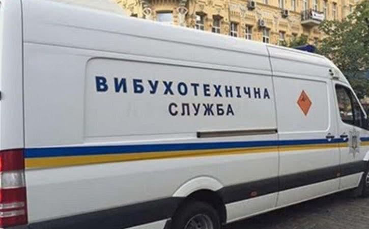 Взрывотехники ищут бомбы в пяти одесских школах