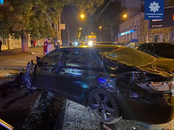 ДТП в Одессе: скорая помощь столкнулась с Lexus и перевернулась, пострадали три человека 02