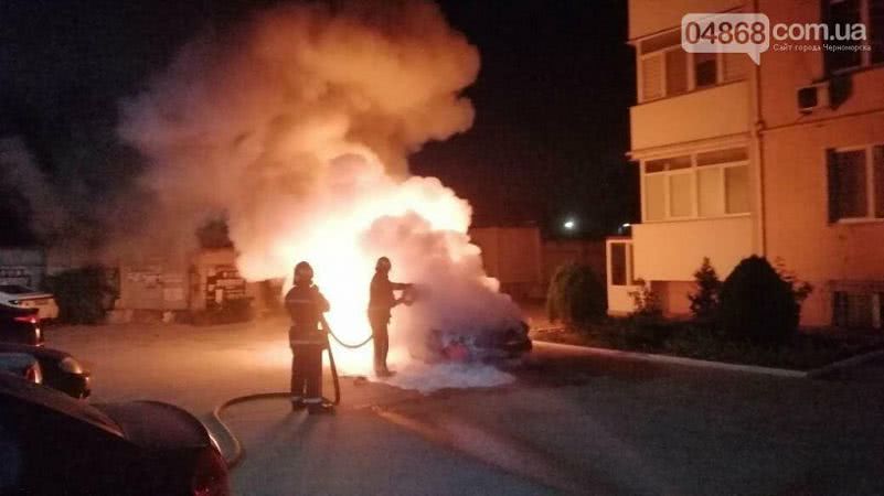 Минувшей ночью в Одессе сгорели 2 авто