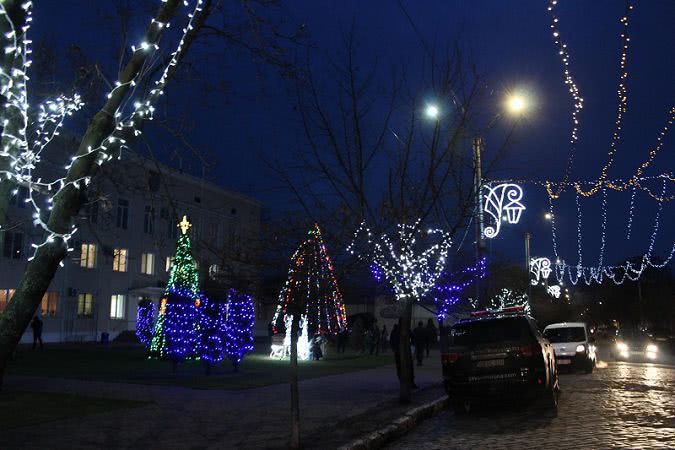 Аниматоры, фотозоны и киоски с угощениями: площадь у мэрии Аккермана станет главной новогодней локацией
