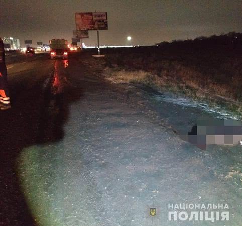 Смертельна ДТП під Одесою — фура на смерть збила молодого чоловіка
