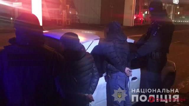В Одесской области таксист с братом избили и ограбили пассажирку