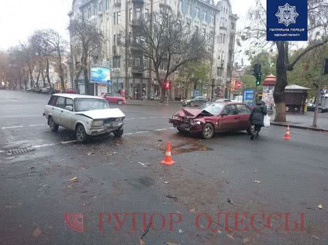 В ДТП в центре Одессы пострадали два человека