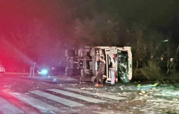 Первый снег в Одессе: аварии и перевернутые авто (видео)