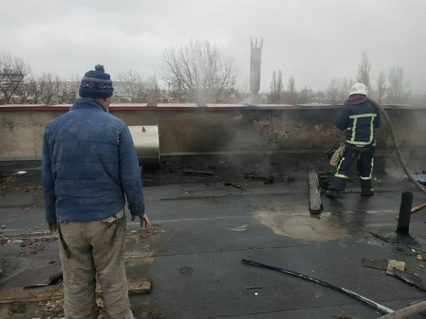 Второй пожар за день: в Затоке загорелась еще одна база отдыха. Фото