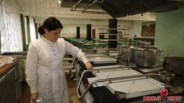 Во второй школе Южного продолжается ремонт столовой (фото)