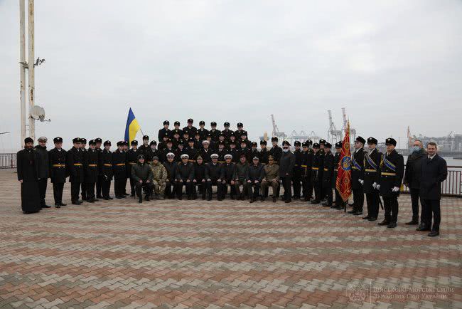 В Одессе 45 курсантов Института ВМС Украины получили офицерские погоны и кортики 21