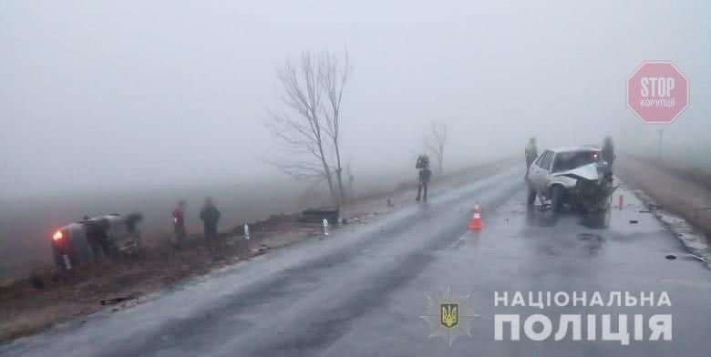Семеро людей потрапили у лікарню: на Одещині сталася ДТП через ожеледицю (фото)