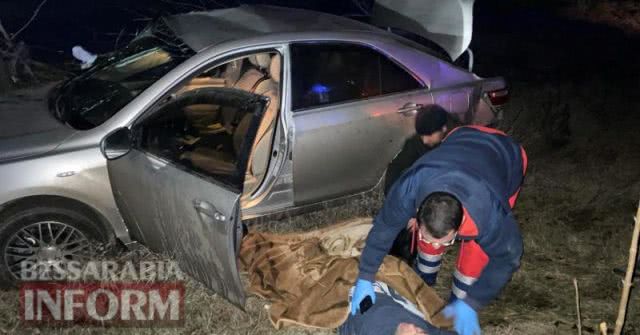 На трассе в Одесской области автомобиль слетел в кювет — есть пострадавшие