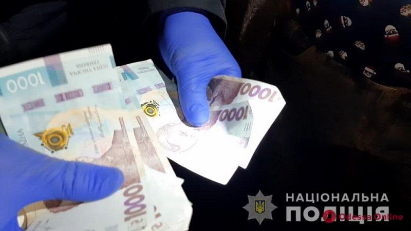 Угрожал убить одессита и его семью: полицейские задержали иностранца за вымогательство