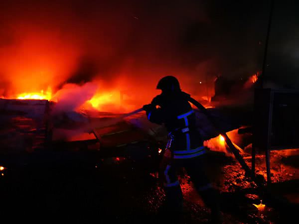 Утром в Одессе горел складской ангар: жертв нет
