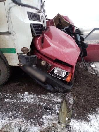 Авто буквально расплющило