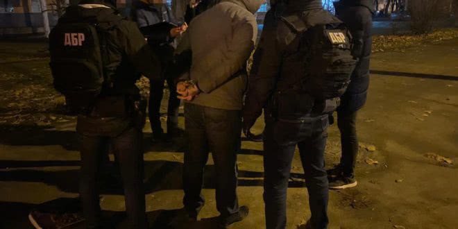 В Черноморске следователи ГБР поймали на взятке таможенника