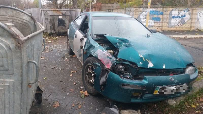У ДТП в Одесі перекинулася автівка: двоє людей травмувалися