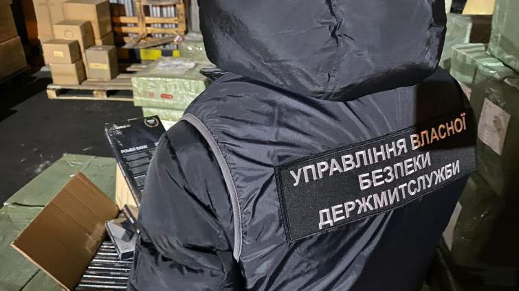 В Одесском порту обнаружили контрабанду мобильных аксессуаров на 10 миллионов (фото)