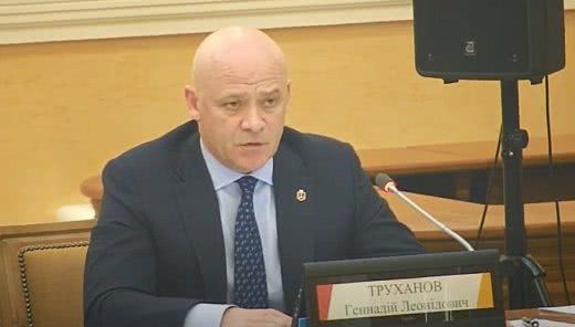 Городской голова Геннадий Труханов предложил депутатам всех фракций объединить усилия в борьбе со строительным беззаконием в Одессе