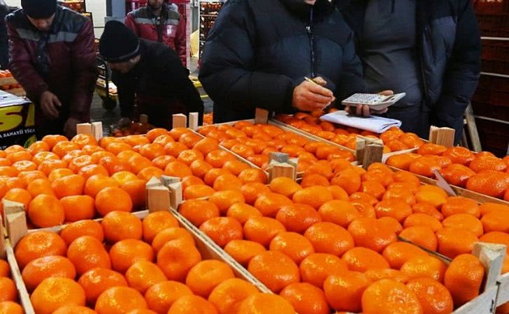 В Одесі чоловік пограбував автівку, а потім вкрав ящик з мандаринами – поліція
