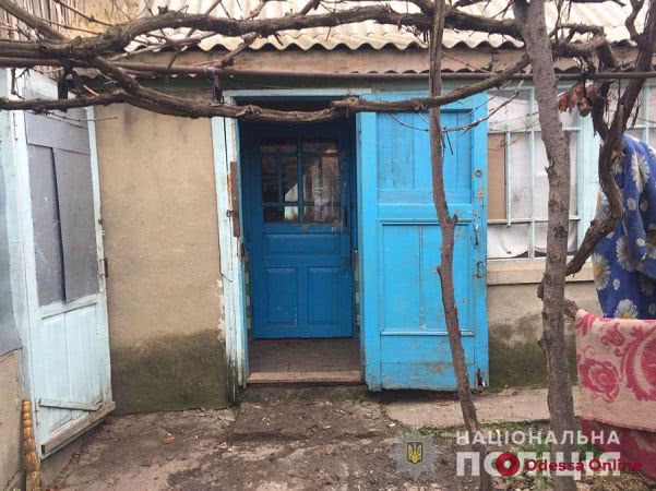 Житель Одесской области из-за сдачи пытался убить соседей молотком