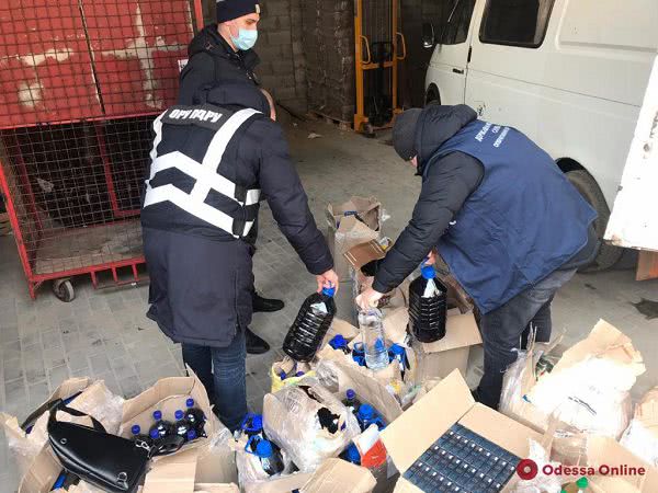 В Одесской области пограничники изъяли суррогатный алкоголь и табак на полмиллиона