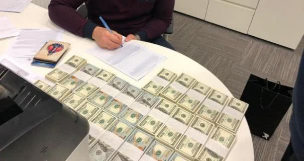 Директору порту «Чорноморськ”, якого спіймали на хабарі, загрожує до 12 років