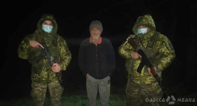 Молдаванин поссорился с братом и ушел «куда глаза глядят»: иностранца задержали одесские пограничники
