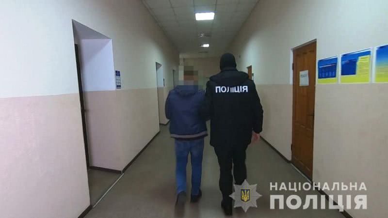 Одеські поліцейські затримали жителя області за підозрюю у низці розбійних нападів на торговельні заклади