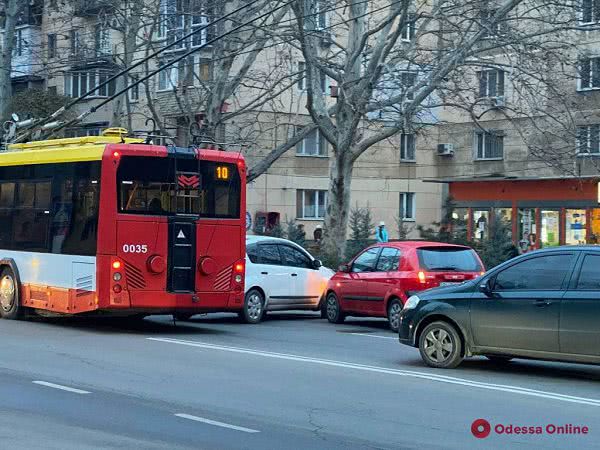 Из-за ДТП на Сегедской образовалась пробка