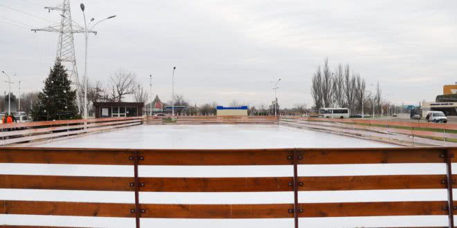 В Измаиле открылся ледовый каток
