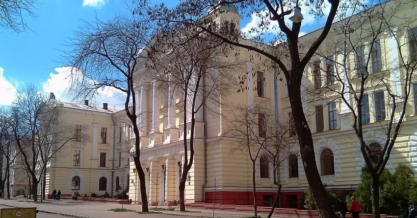 В Одессе нотариус получила подозрение из-за рейдерского захвата медуниверситета