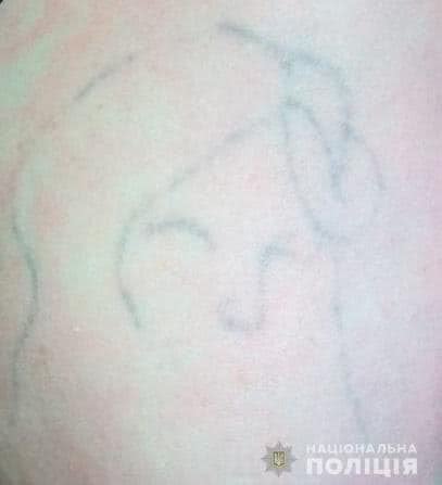 Полиция просит помочь опознать тело мужчины, найденного на кладбище в Одесской области