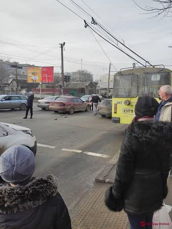 На Грушевского из-за ДТП образовалась пробка