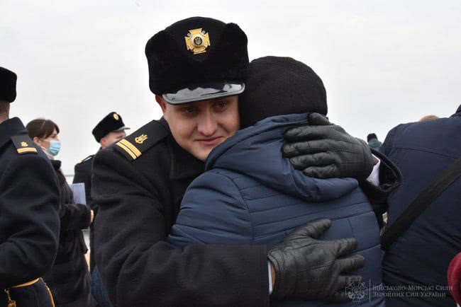 В Одессе 45 курсантов Института ВМС Украины получили офицерские погоны и кортики 17