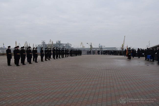 В Одессе 45 курсантов Института ВМС Украины получили офицерские погоны и кортики. ФОТОрепортаж