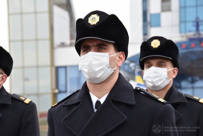 В Одессе 45 курсантов Института ВМС Украины получили офицерские погоны и кортики 16