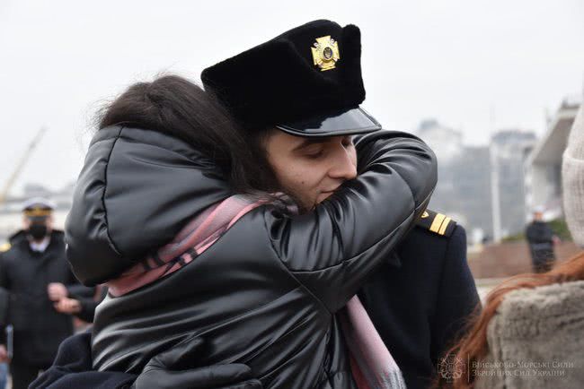 В Одессе 45 курсантов Института ВМС Украины получили офицерские погоны и кортики 14