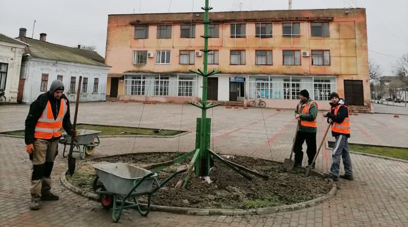 В Килии начали установку главной елки (фотофакт)