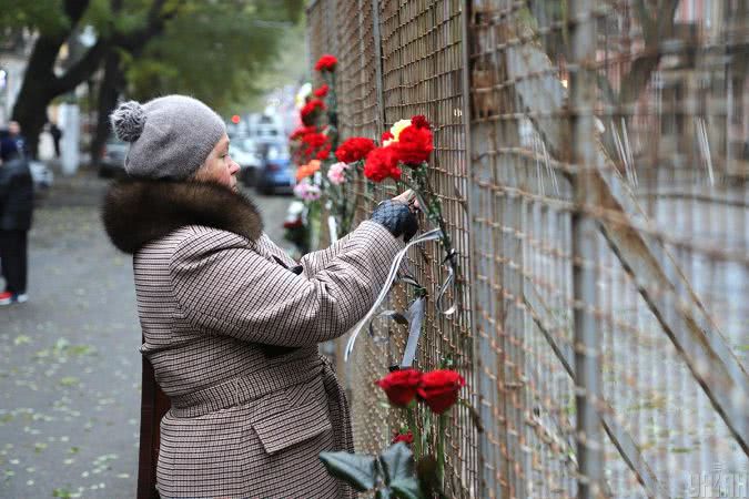 В Одесі вшанували пам’ять жертв страшної пожежі в коледжі
