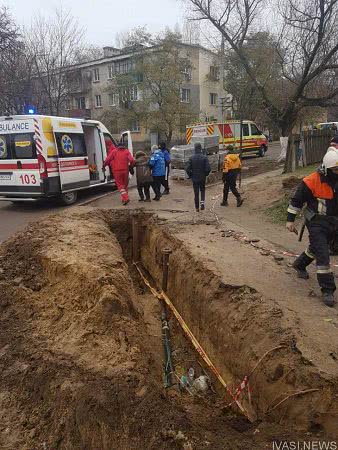 В Белгород-Днестровском женщина упала в двухметровую траншею