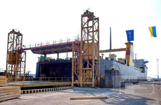 На паромном комплексе в Черноморске нашли тело иностранца