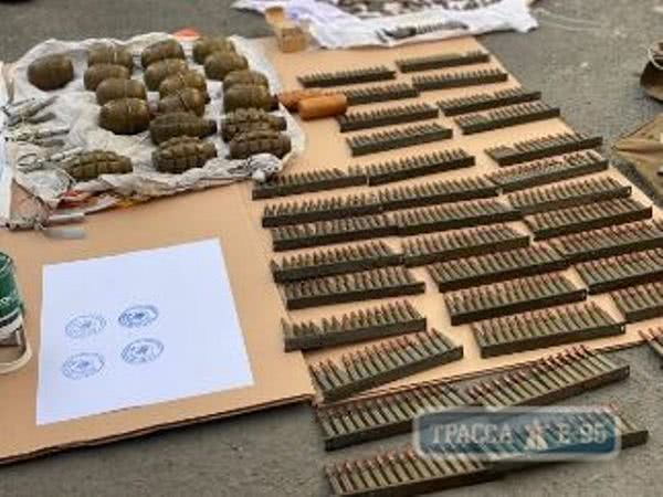 Военнослужащие незаконно продавали оружие в Одесской области