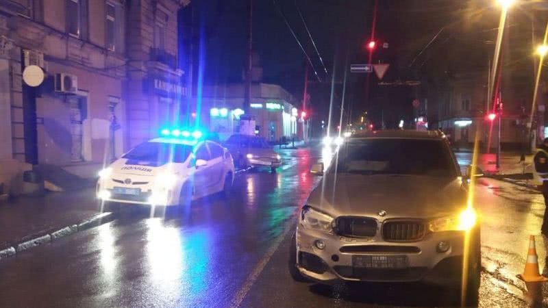 В центрі Одеси сталася ДТП: двох людей госпіталізували