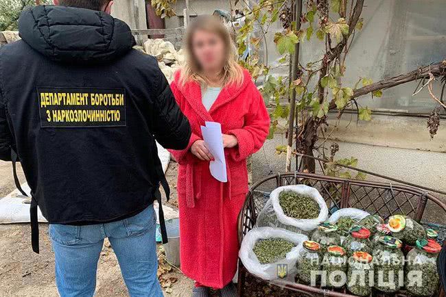 Полицейские изъяли у трех жителей Одесской области наркотиков на 1 миллион гривен
