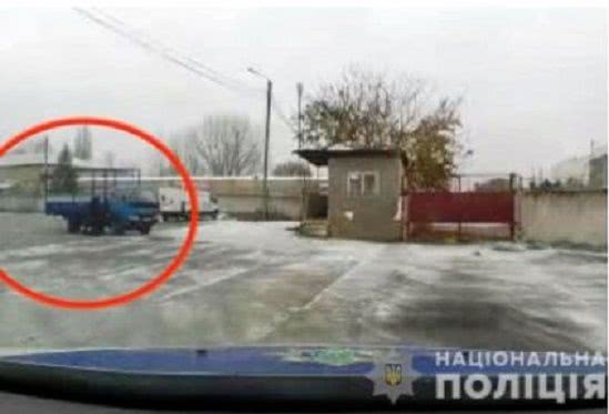 В Одесской области неадекватный клиент прямо на почте подрался с копами