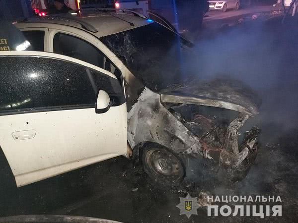 На Фонтанской дороге неизвестные сожгли автомобиль (фото)