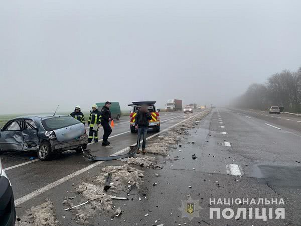 Под Одессой в ДТП погибли два человека. Их личности устанавливают