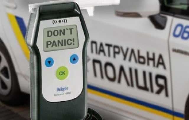 Одесса: пьяный «гонщик» пытался откупиться, а когда не вышло, сел за руль и врезался в дом (ВИДЕО)