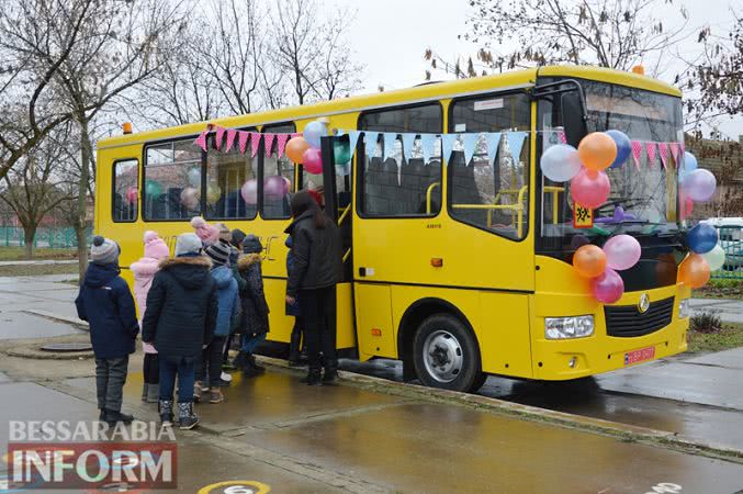 Килийская гимназия получила новенький школьный автобус для подвоза детей
