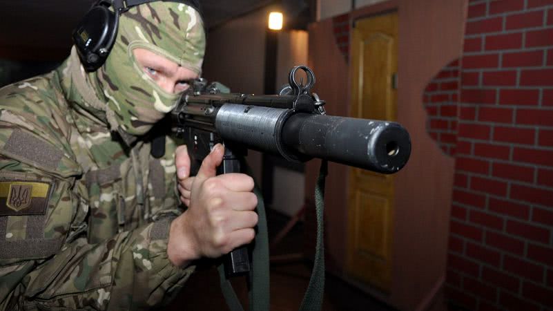 Пистолеты Glock, автоматы МР5: одесские морские пограничники перевооружаются (фото, видео)