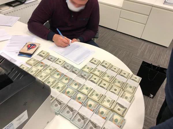 Керівника порту “Чорноморськ” затримали на хабарі у 250 тисяч доларів