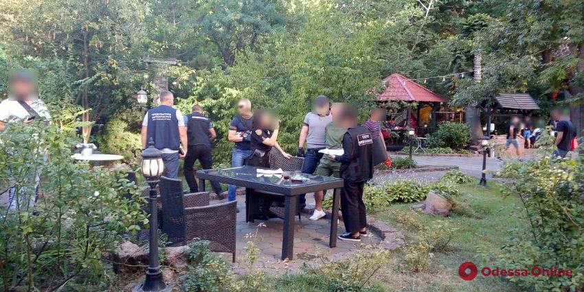 Одесский суд отпустил подозреваемого в организации заказного убийства под домашний арест